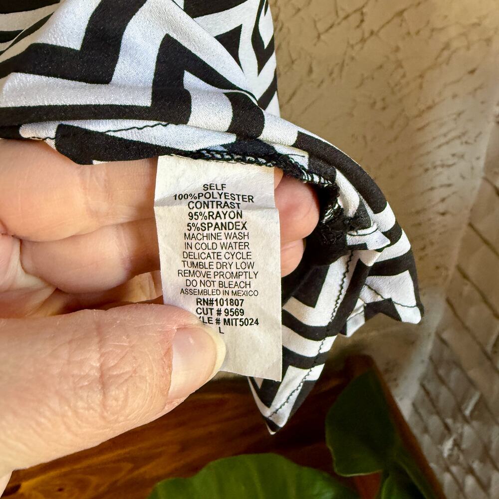 Chevron Blouse Womens Large Black White Short Sleeve Geometric Top - Picture 5 of 7